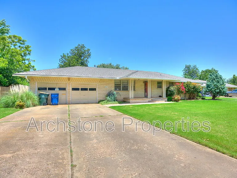 3121 Lakeside Dr — Photo 2