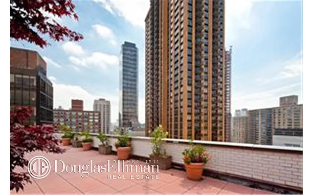 Sold by Douglas Elliman | media 15