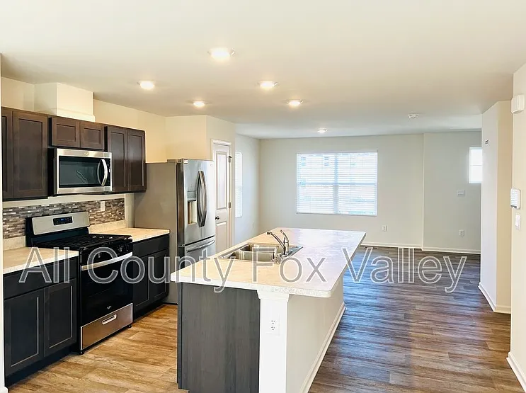 1480 Yosemite Way — Photo 2
