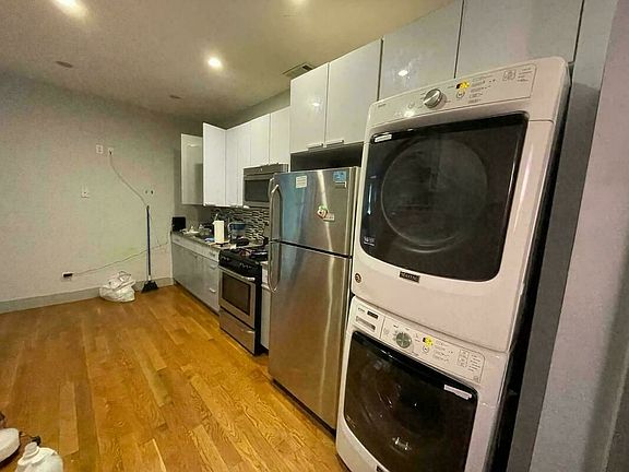 2nd image of 269 Kosciusko St #4