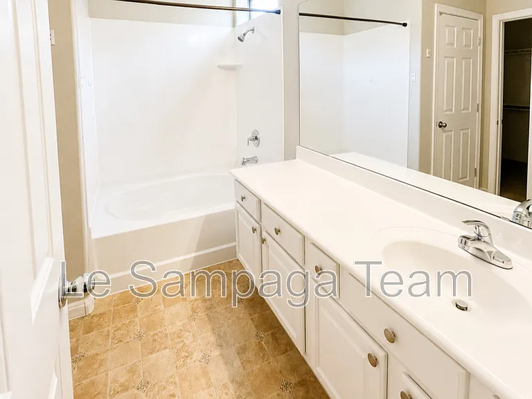 17636 W Maui Ln — Photo 22