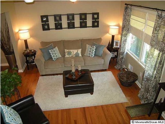 3rd image of 144 Serpentine Dr