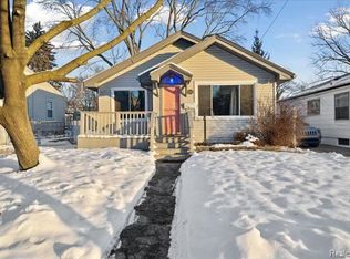 227 E Baker Ave, Clawson, MI 48017