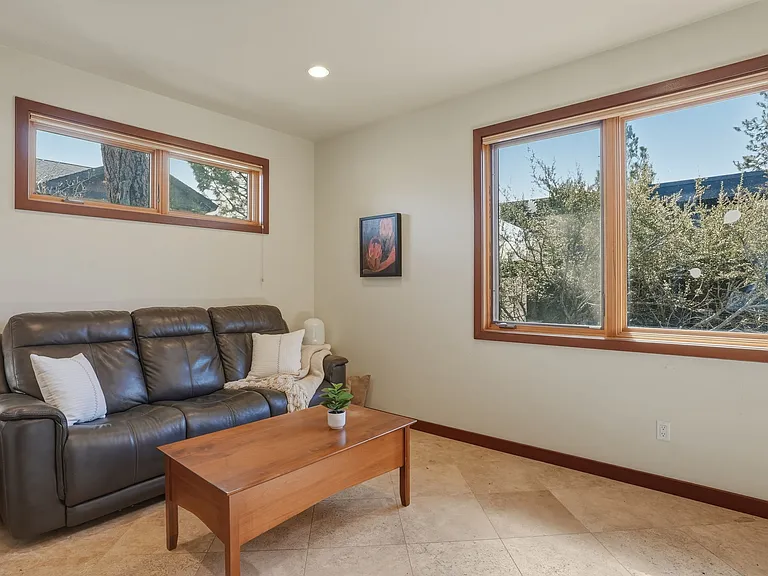 26 NW Shasta Pl — Photo 33