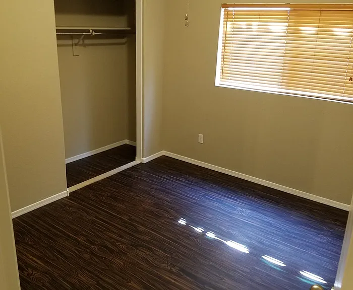 2415 W Mobile Ln — Photo 10