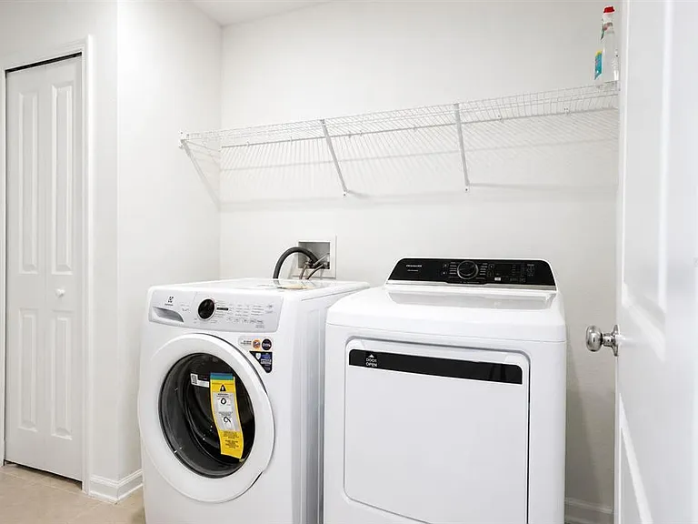 371 Artemis St — Photo 15