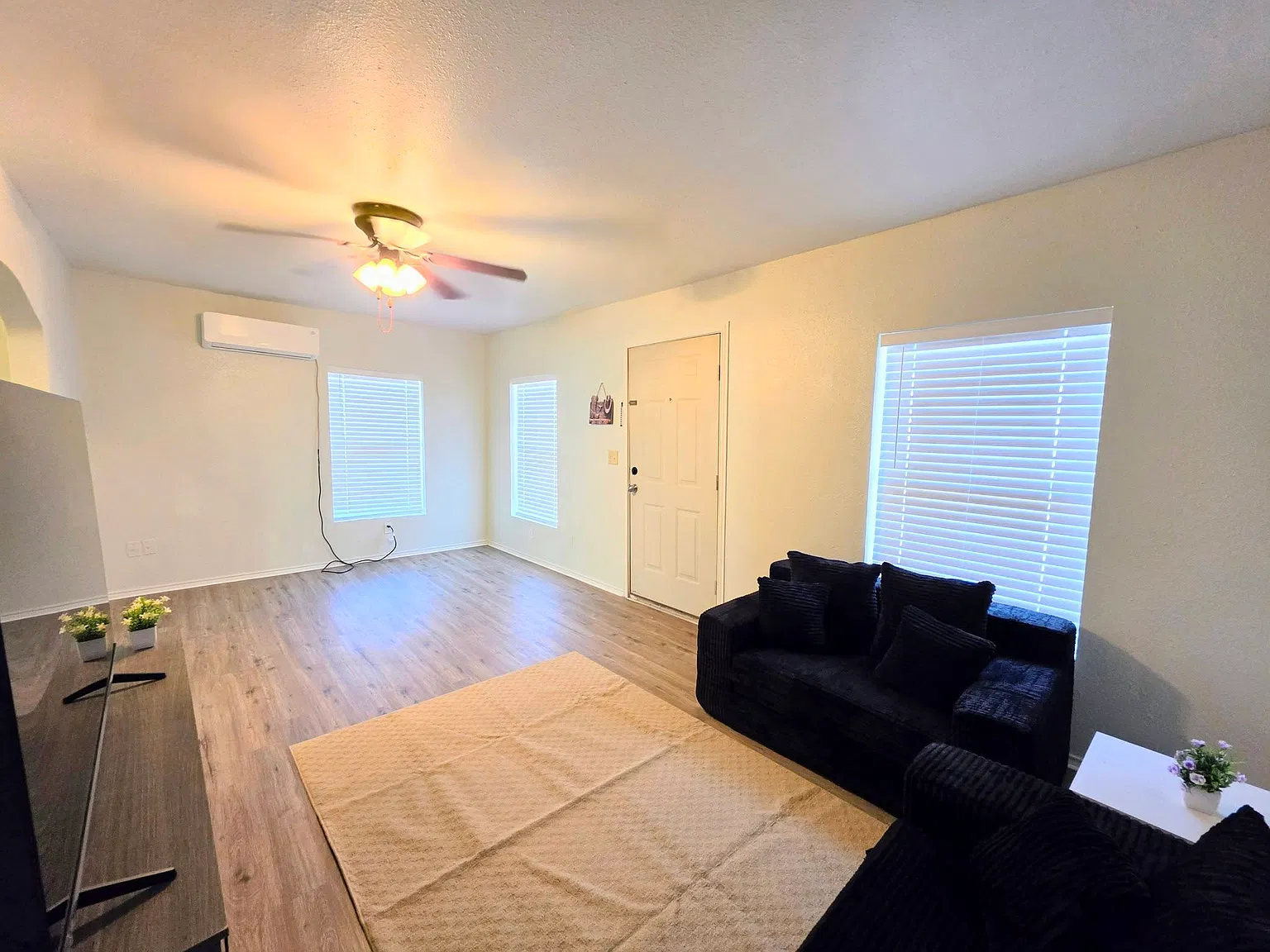 1 bed, 750 sqft, $1,200 — Photo 3