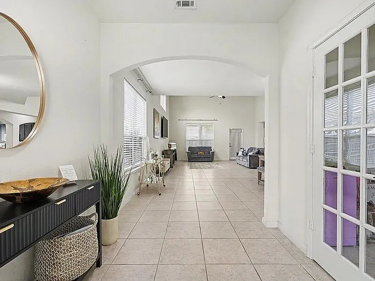 4 bed, 3.0 bath, 2855 sqft, $2,695 — Photo 3