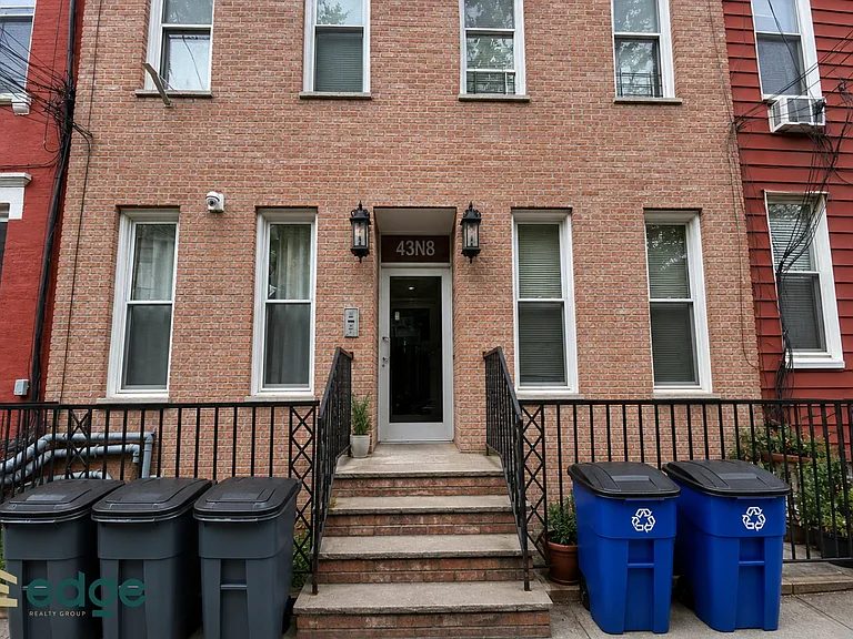 143 N 8th St #2L — Photo 8