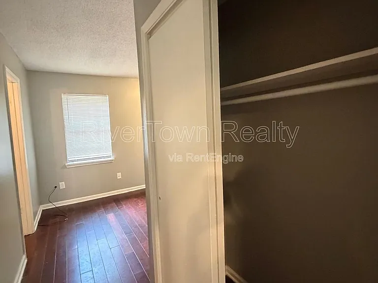 1375 Adelaide St — Photo 10