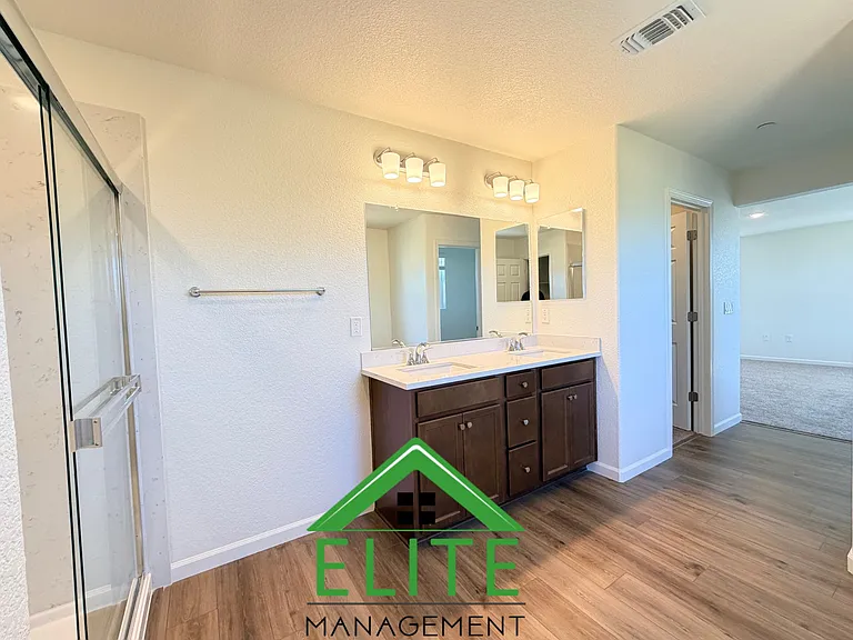 3568 Misty Lake Dr — Photo 16
