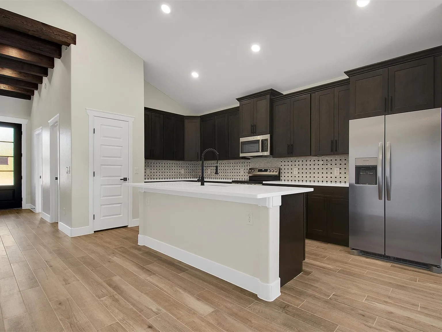 4 bed, 2.0 bath, 1945 sqft, $2,200 — Photo 1