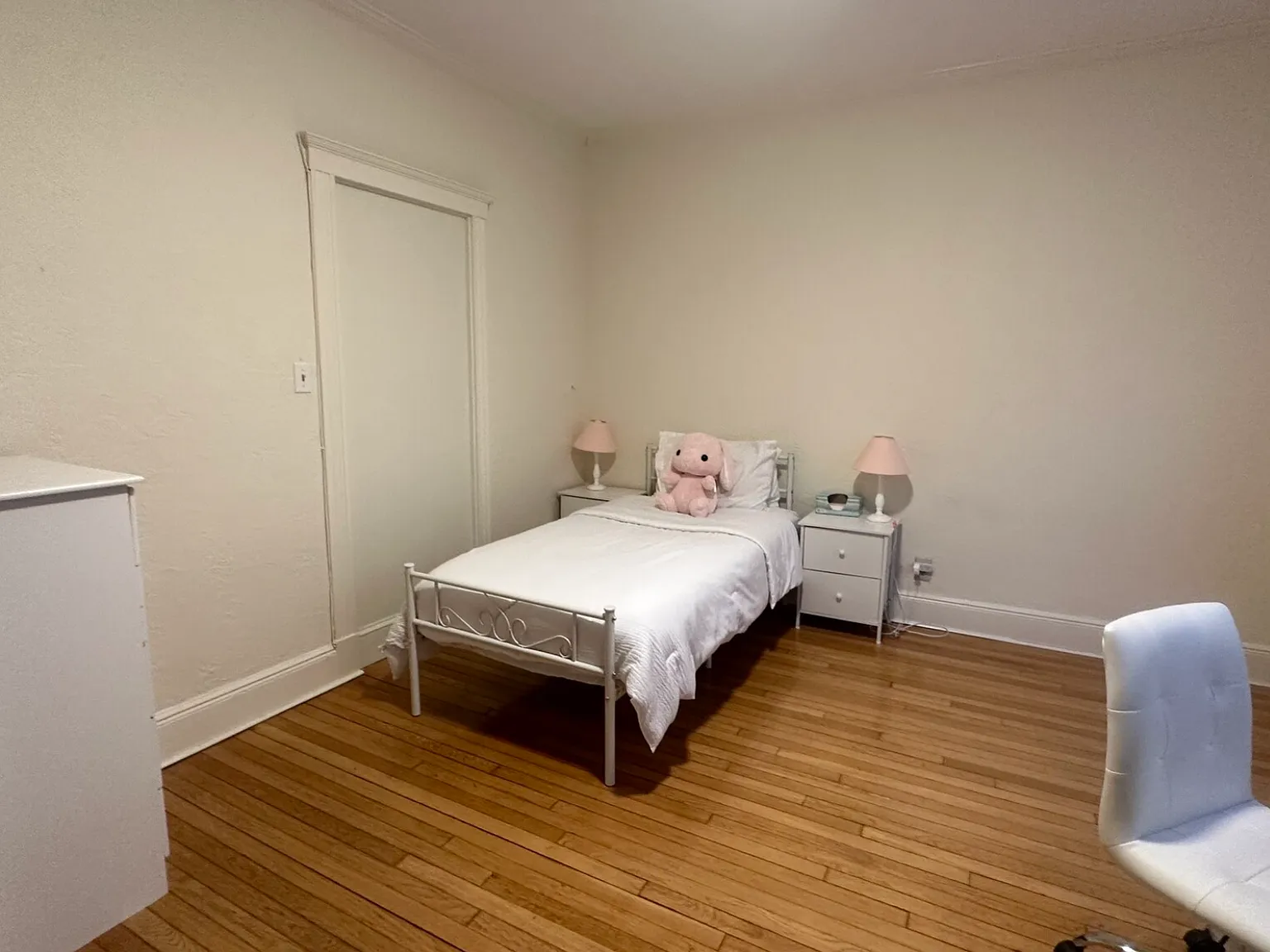 2 bed, 700 sqft, $3,600 — Photo 3