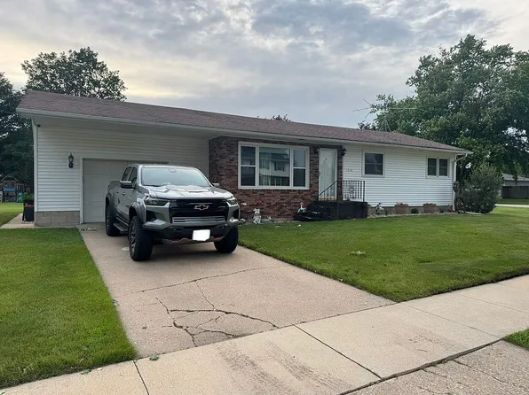 1008 Gales Ave, Manchester, IA 52057