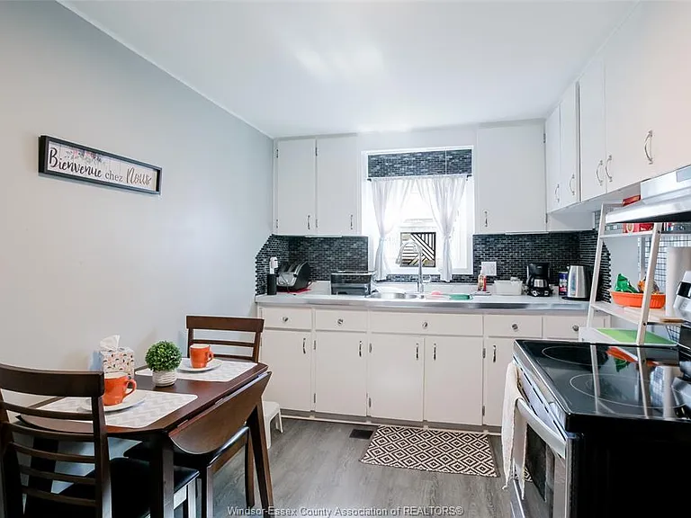 639 Watkins St — Photo 9