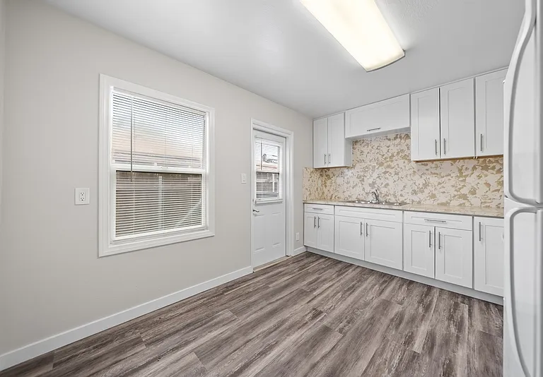 1918 Skyline Dr — Photo 3
