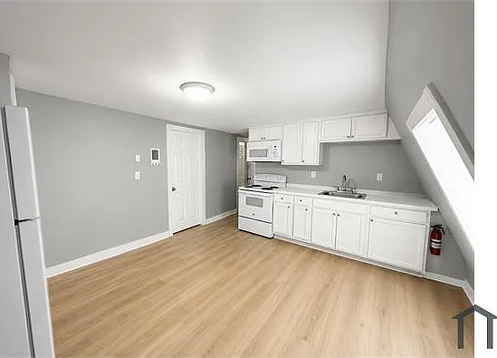 2 bed, 840 sqft, $1,825 — Photo 3