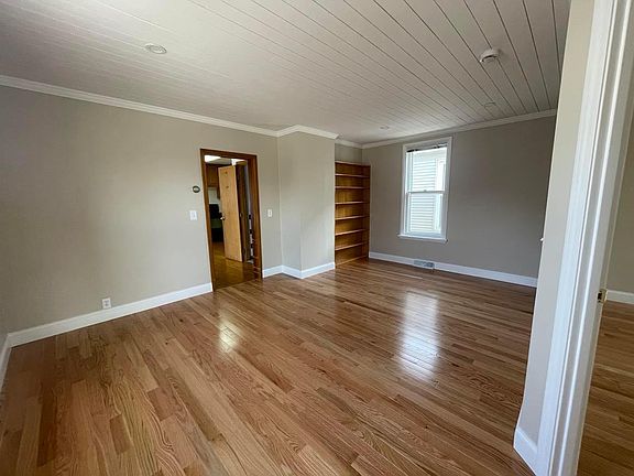 5th image of 550 E King St