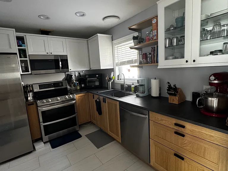 529 Essex St #2 — Photo 10