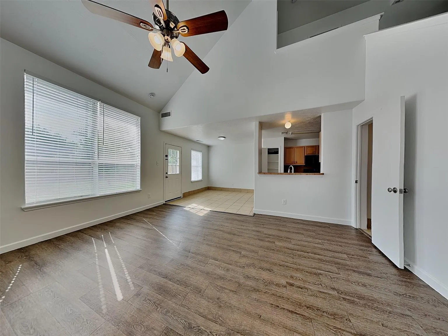 3 bed, 2.5 bath, 1450 sqft, $1,760 — Photo 4