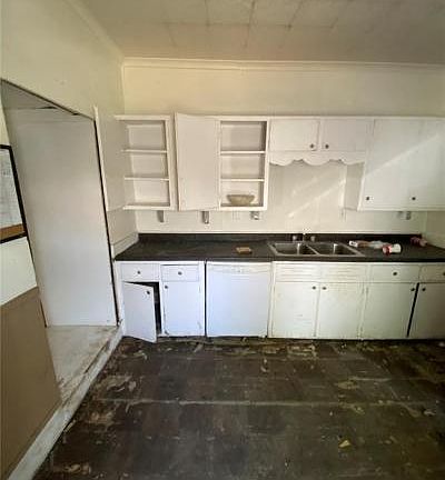 2nd image of 1326 L Ave NE