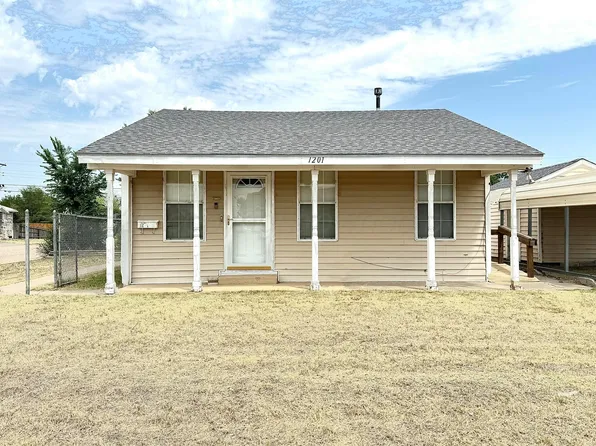 1201 Binkley Ave, Dumas, TX 79029