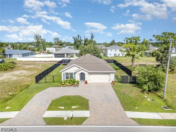 1413 Trafalgar Pkwy, Cape Coral, FL 33991