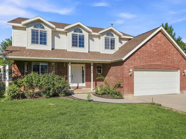 3207 N Pelican Dr, Farr West, UT 84404