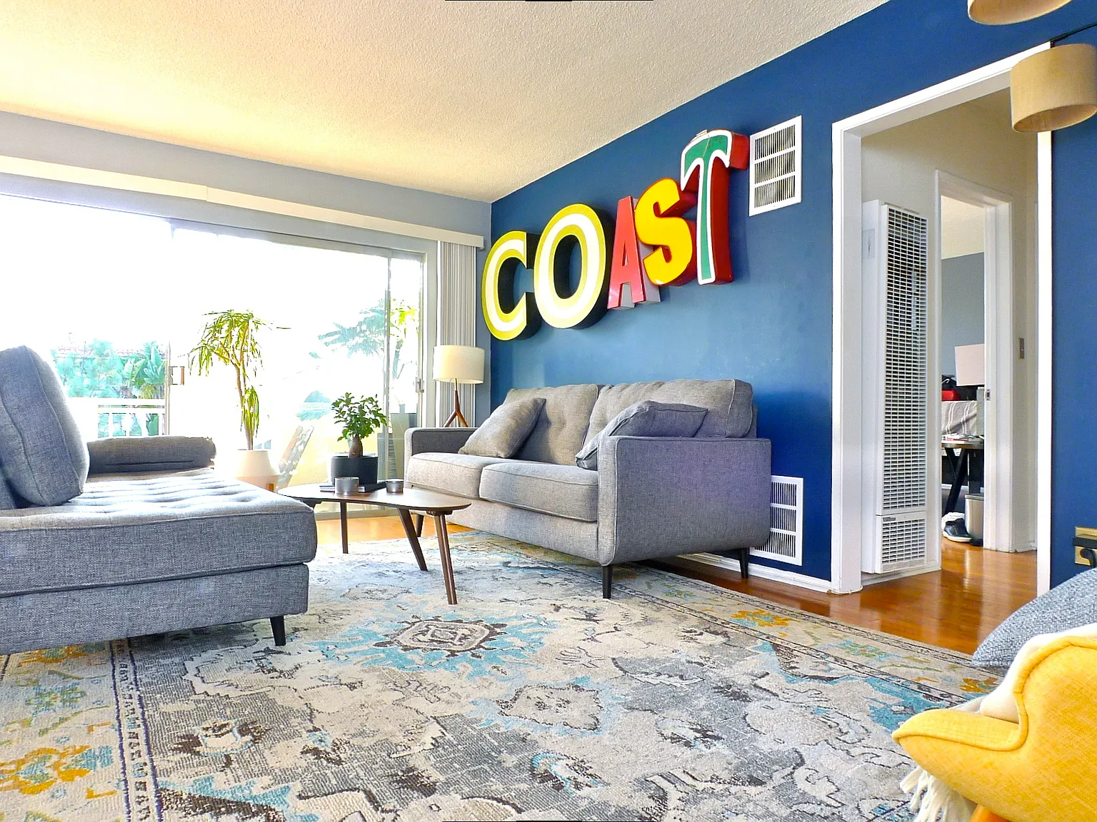 2 bed, 1.5 bath, 1040 sqft, $4,250 — Photo 3