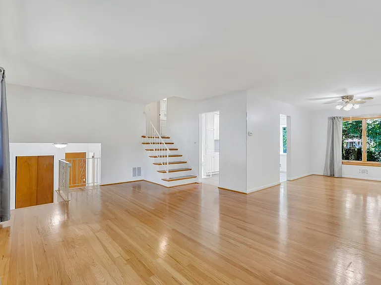 516 Knickerbocker Rd — Photo 3