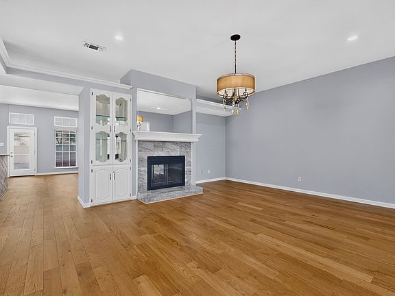 5th image of 712 Regalwood Dr
