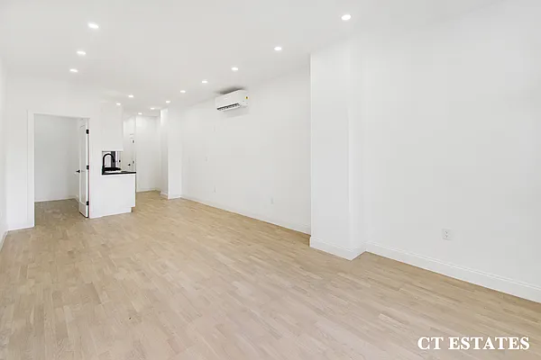 Living room, photo 2