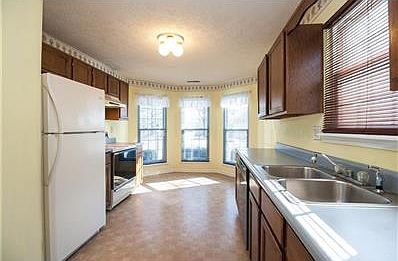 3rd image of 3714 Smallwood Ln W