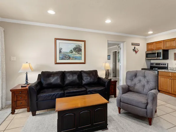 500 N Market St #316, New Braunfels, TX 78130