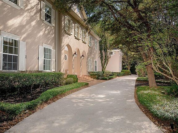 Extraordinary entrance and curb appeal!