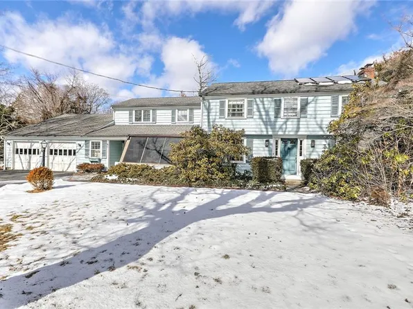 6 Governor Bradford Dr, Barrington, RI 02806