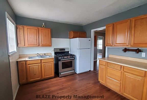 3rd image of 2030 Oak Dr