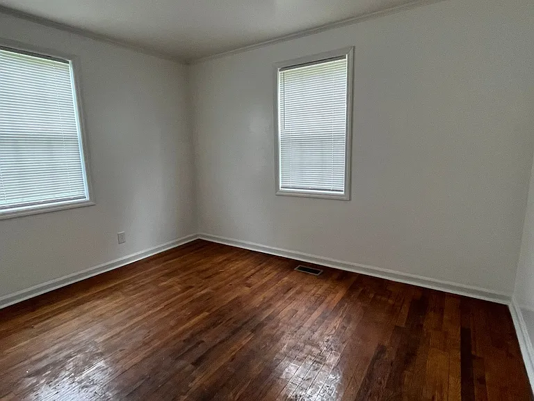2221 Briarfield Rd — Photo 7