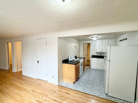 5th image of 915 1st Ave N APT 5