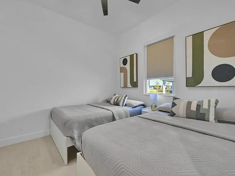 14185 SW Daphne St — Photo 23