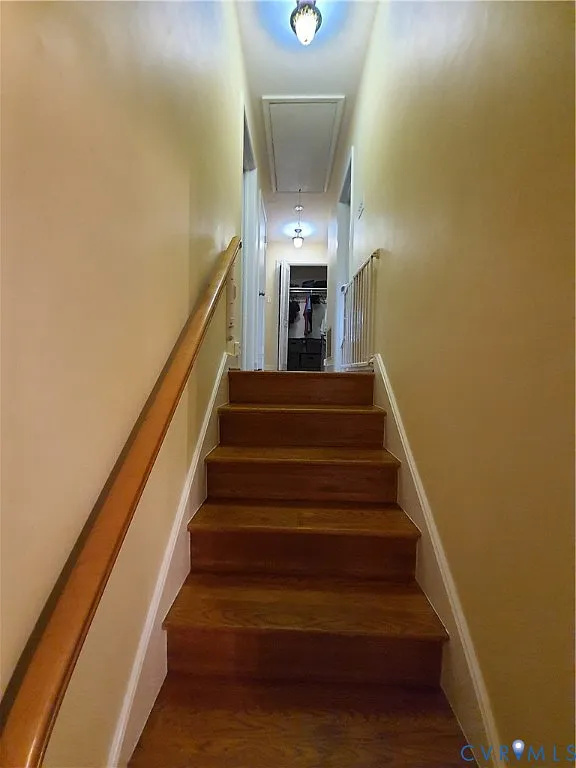 4 bed, 2.5 bath, 2442 sqft, $2,500 — Photo 4