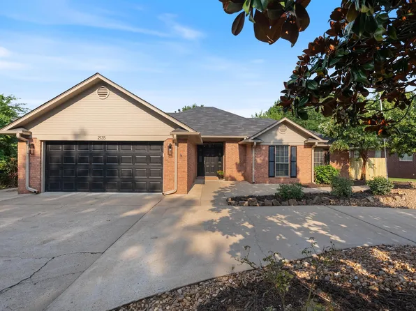 2135 Maplewood Dr, Conway, AR 72032