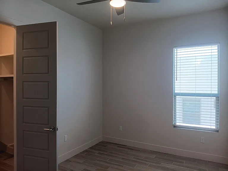 824 Durham Way — Photo 34