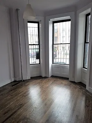 Rented by Space Link Realty | media 23