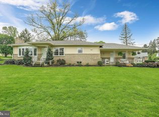 48 Lynbrook Dr N, York, PA 17402