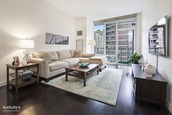 Sold by Sotheby's International Realty | media 13