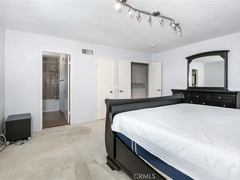 20246 Lanark St — Photo 16