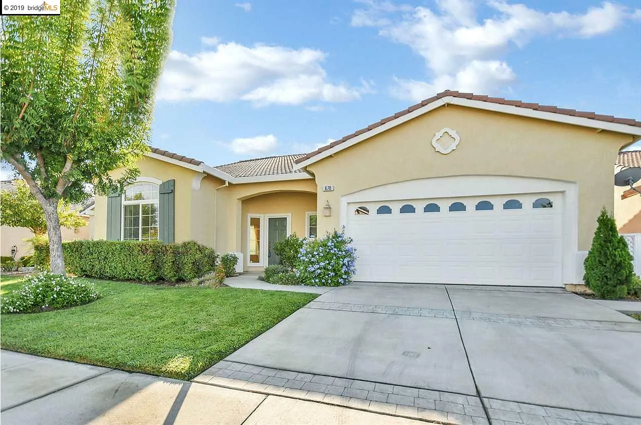 670 Stewart Way photo 1