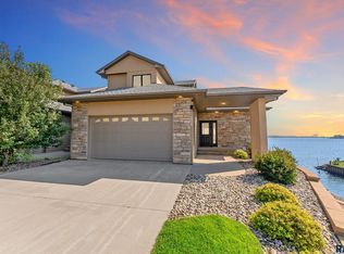 6016 Sunset Blvd, Madison, SD 57042