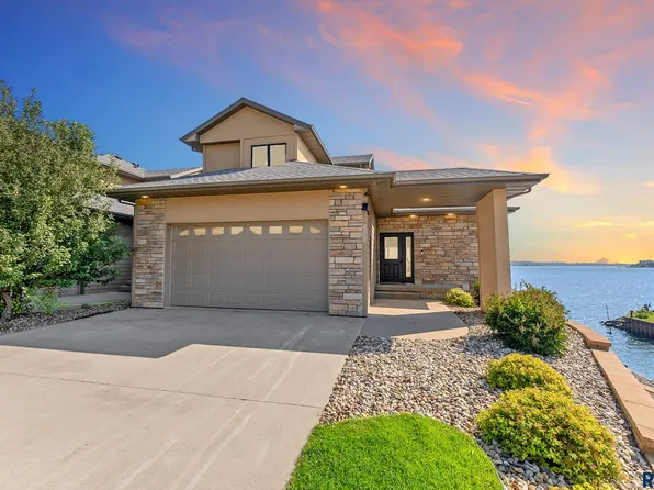 6016 Sunset Blvd, Madison, SD 57042